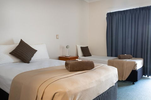 Accommodation On Denham - Hobart Tourism 0