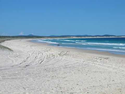 Across The Road From The Beach! - Hobart Tourism 3