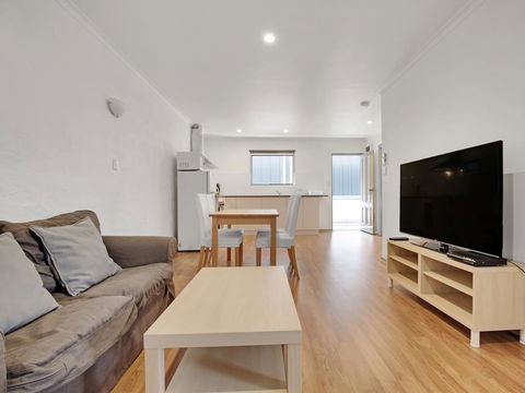 Adelaide Holiday Homes - Hobart Tourism 2