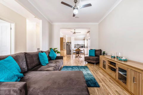 Discover Your Perfect Getaway In Laverton - Hobart Tourism 0