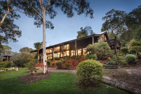 Diskin House Mt Pleasant Rd, Eltham For 16 Guests - Hobart Tourism 0