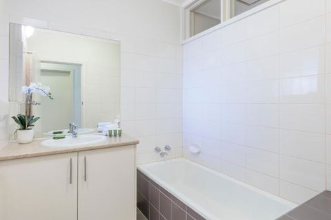Dorset Gardens Hotel - Hobart Tourism 1