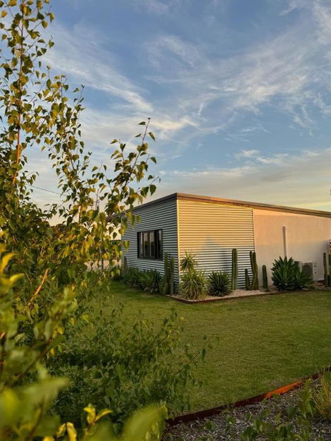 Dreamy Staiz - Riverland Abode - Hobart Tourism 0