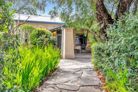 East Parklands Cottage - A Dreamy Garden Hideaway - Hobart Tourism 0