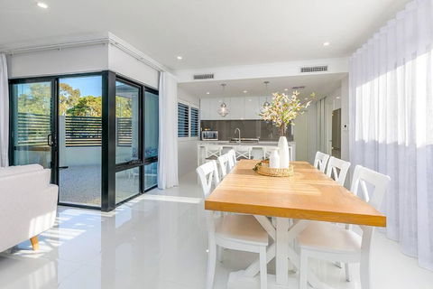 East Vic Park Luxe New Home - Hobart Tourism 1