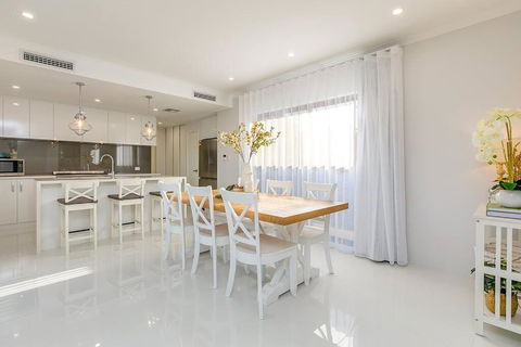 East Vic Park Luxe New Home - Hobart Tourism 2