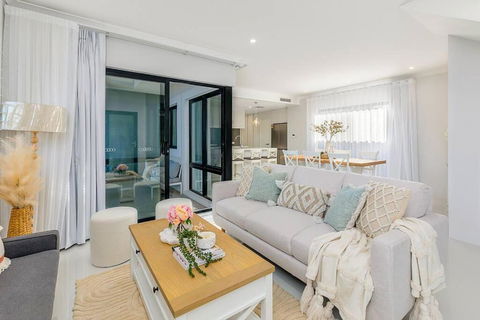 East Vic Park Luxe New Home - Hobart Tourism 4