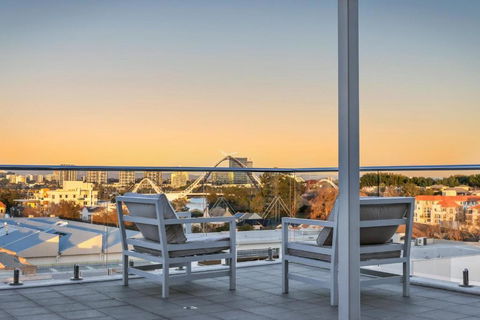EAST34/60 - Urban Sanctuary - Tourism TAS 3