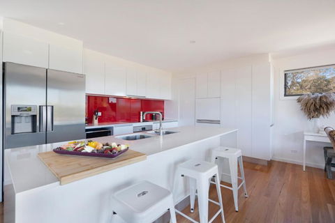 EAST52A - Lake Views - Tourism TAS 2
