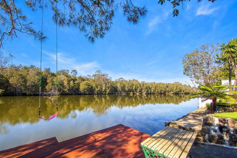 Easygoing Poolside Relaxation On Wyong River - Tourism TAS 1