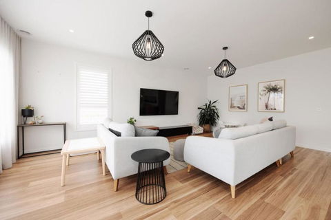 EDEN Spacious Torquay Family Escape - Tourism TAS 1