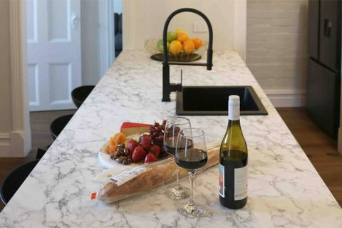 EDW19 - Stylish 2-Bed, 2-Bath Townhose In Drummoyne - Tourism TAS 1