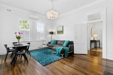 EDW19 - Stylish 2-Bed, 2-Bath Townhose In Drummoyne - Tourism TAS 3