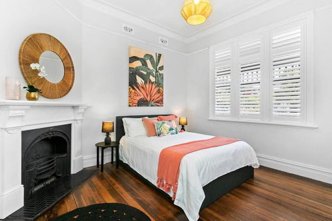 EDW19 - Stylish 2-Bed, 2-Bath Townhose In Drummoyne - Tourism TAS 4