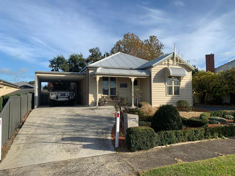 Elmsford Cottage - Hobart Tourism 0