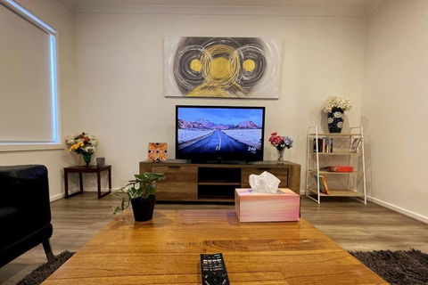 Empty Boat - Spacious 5 Bedroom Entire Modern Home In Wallan - Hobart Tourism 0