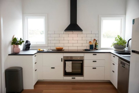 Enjoy A Renovated Retreat With Outdoor Bath - Tourism TAS 3