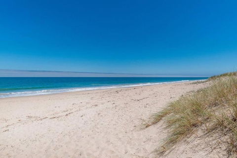 Escape To Preston Beach - Tourism TAS 1