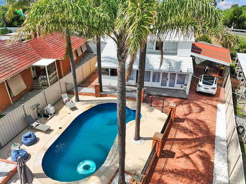 Evies White House Oasis I Pool & Close To Airport - Tourism TAS 1