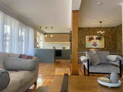 Evies White House Oasis I Pool & Close To Airport - Tourism TAS 2