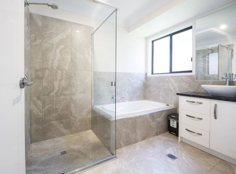 Executive Home Accommodation 34 - Hobart Tourism 4