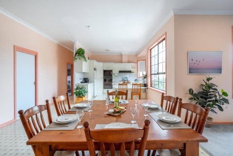 Family Beach House Near Barwon River & Beaches - Tourism TAS 3