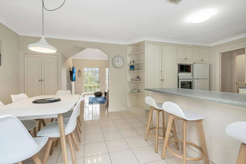 Family Retreat Surf Beach NSW - Tourism TAS 3