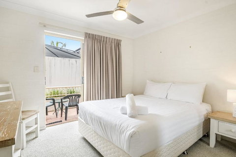 Fiesta On Lawson - Belle Escapes Byron Bay - Tourism TAS 4