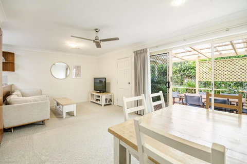 Fiesta On Lawson - Belle Escapes Byron Bay - Tourism TAS 3