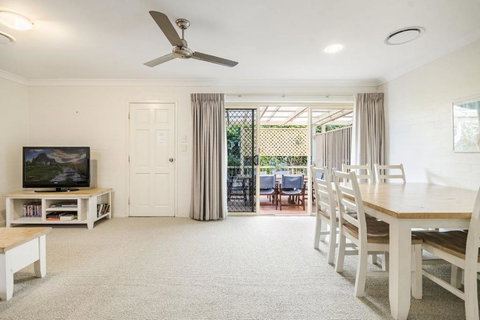 Fiesta On Lawson - Belle Escapes Byron Bay - Tourism TAS 2