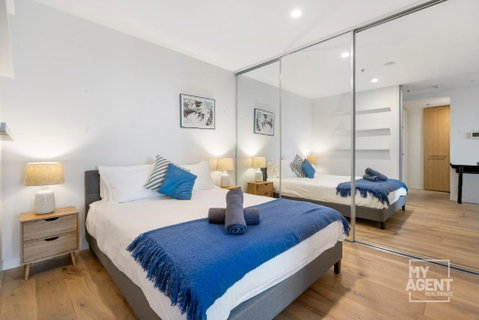 Experience Port Melbourne On Delightful Dow Street - Tourism TAS 3