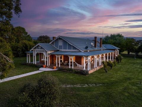 Experience The Charm Of Little Plains Homestead - Hobart Tourism 1