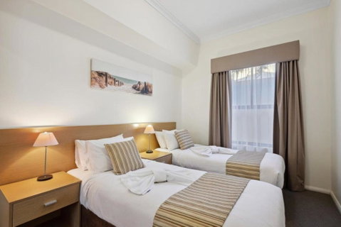 Fabulous Apt In Northbridge With Pool & WiFi - Tourism TAS 3