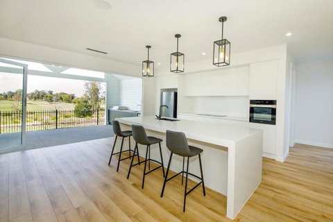 Fairway 43 - Tourism TAS 4