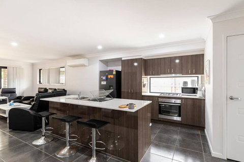 Family Friendly Oasis Mid Brisbane And Gold Coast - Tourism TAS 2