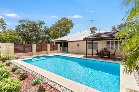 Family Haven Pool & Estuary Views - Tourism TAS 0
