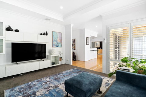 Family Haven Pool & Estuary Views - Tourism TAS 1