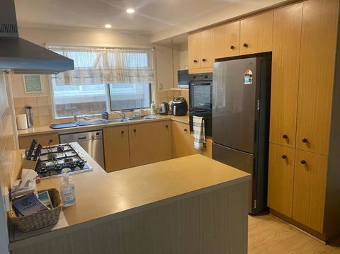 Family Home- Close To Knox City & Dandenong Ranges - Hobart Tourism 3