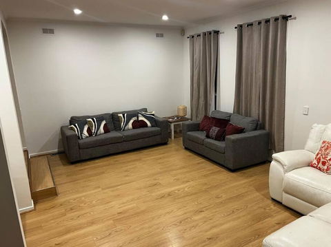 Family Home- Close To Knox City & Dandenong Ranges - Hobart Tourism 4