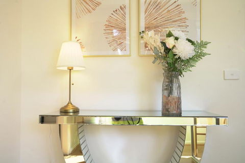 Family Home In Prime Location Melbourne - Hobart Tourism 1