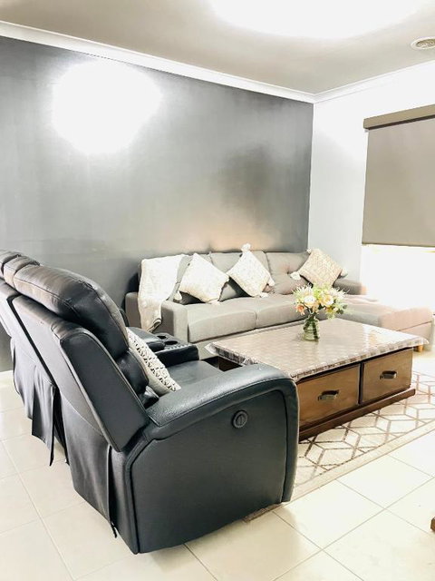 Family Home In Riverdale Village Town Tarneit - Tourism TAS 2