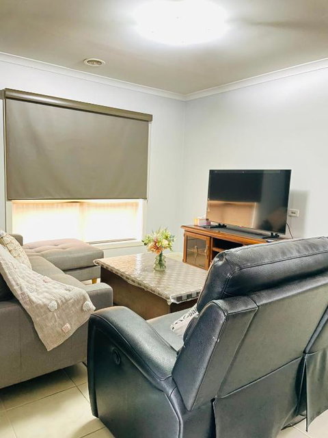 Family Home In Riverdale Village Town Tarneit - Tourism TAS 1