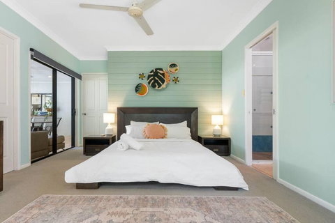 Family Home With Pool - 2 Mins To Beach & Playground - Tourism TAS 0