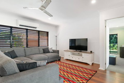 Family Home With Pool - 2 Mins To Beach & Playground - Tourism TAS 4