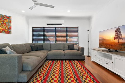 Family Home With Pool - 2 Mins To Beach & Playground - Tourism TAS 2