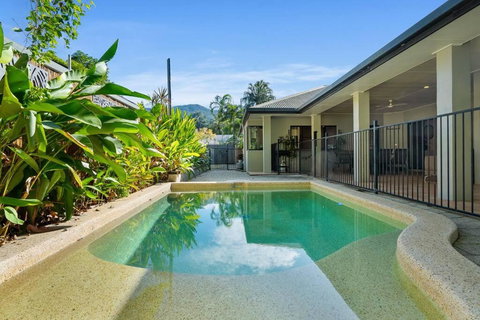Family Home With Pool - 2 Mins To Beach & Playground - Tourism TAS 3