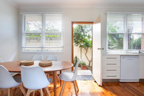 Family Stay With Idyllic Sun-drenched Courtyard - Tourism TAS 3