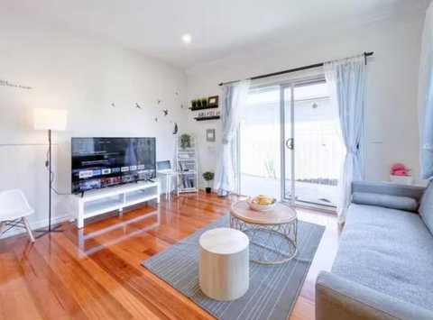 FamilyFriendly 3 Bedroom Retreat - Shared - Parking And Wifi - Hobart Tourism 0