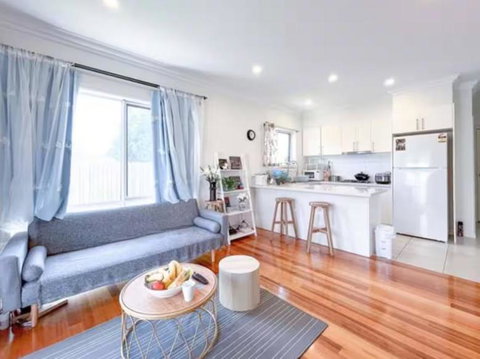 FamilyFriendly 3 Bedroom Retreat - Shared - Parking And Wifi - Hobart Tourism 1