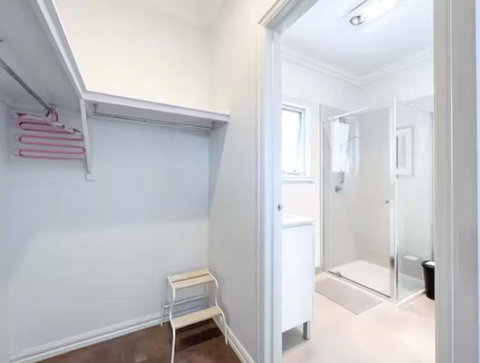 FamilyFriendly 3 Bedroom Retreat - Shared - Parking And Wifi - Hobart Tourism 2